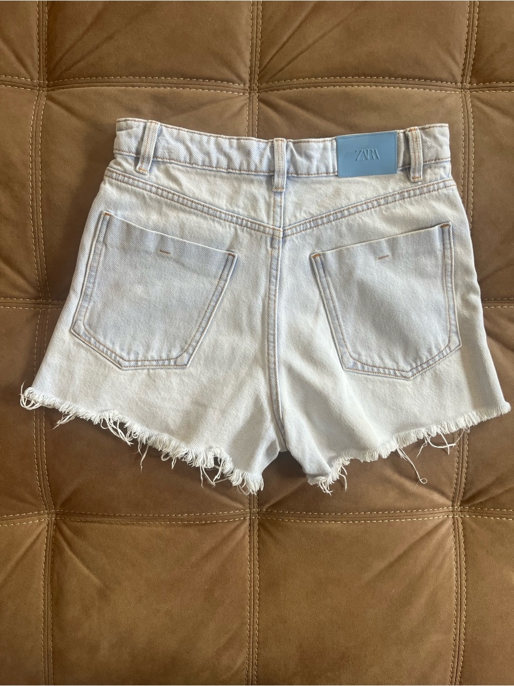 ZARA Light Wash Frayed Hem Denim Shorts - Picture 5 of 6